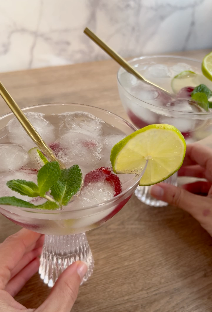 Iced Raspberry Lime Raspberry Lime Sparkling Water 🍹 – Sparkel