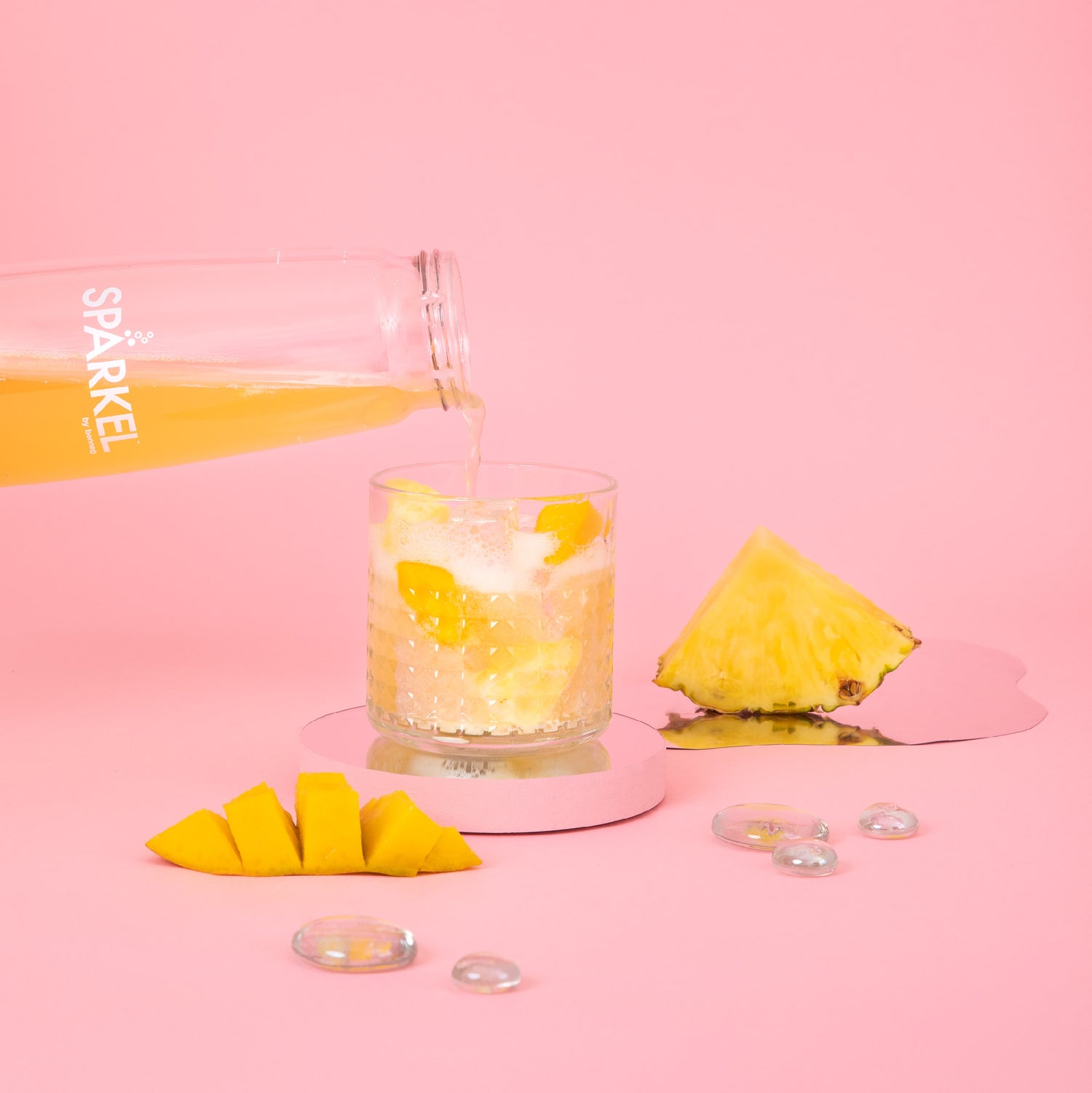 Healthy sparkling tea with pineapple juice make with a Spärkel Soda Maker