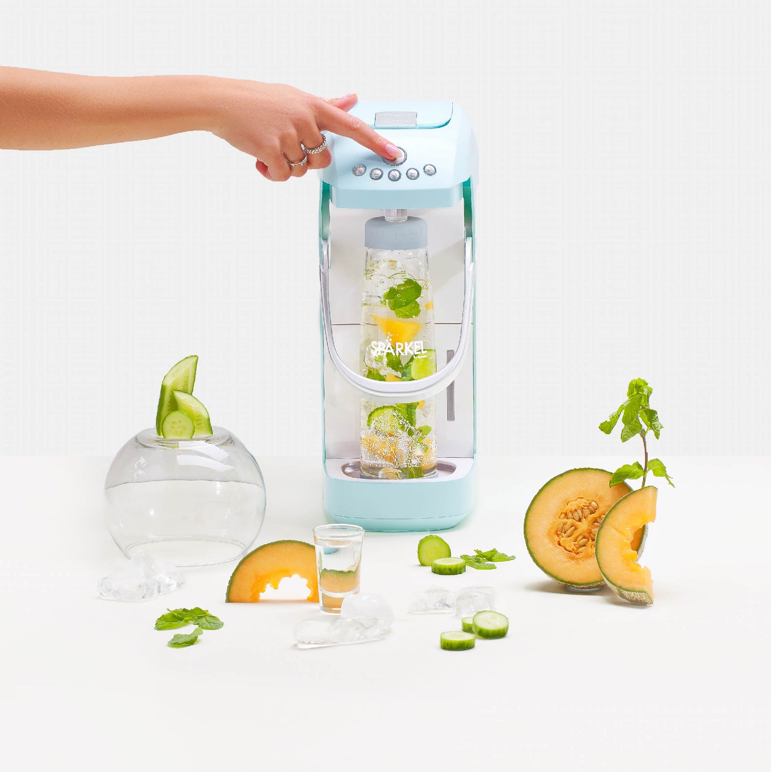 Seafoam Spärkel Soda Maker infusing melon mint into a healthy sparkling soda water infusion